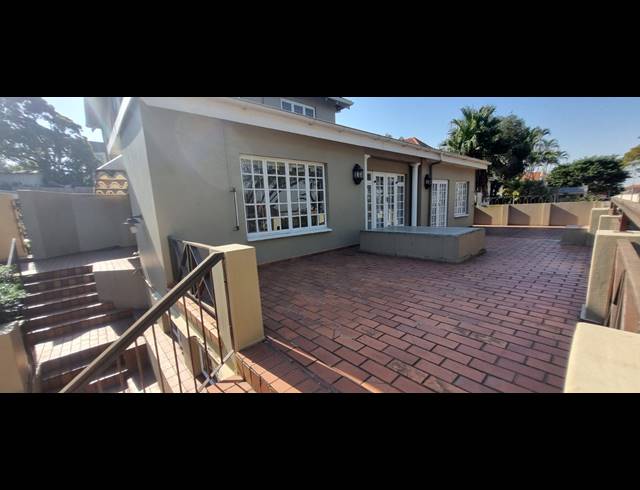 5 BEDROOM HOUSE TO LET IN GLENWOOD